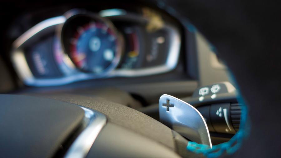 Детали интерьера Volvo V60 Polestar 2017 года  (WW) (фото 38 из 45)